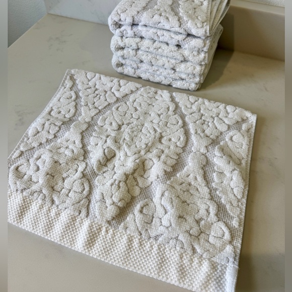 NWOT Threshold White Textured Hand Towels, Set of 4 - Picture 3 of 4
